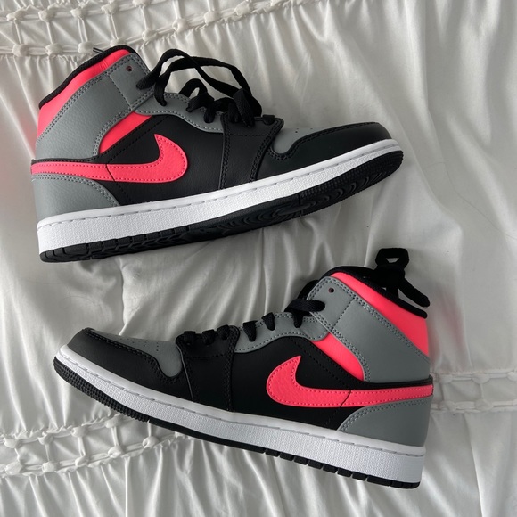 Women’s Air Jordan’s - Picture 1 of 5